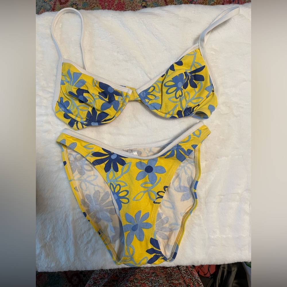 Victoria's Secret Yellow and Blue Floral Bikini W/Cover Up Size M